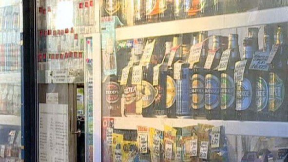 С 1 января 2013 года из киосков и ларьков исчезнет пиво - Первый канал